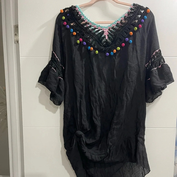 Beach Cover up One Size in Black and multi colors used once only - Picture 1 of 4